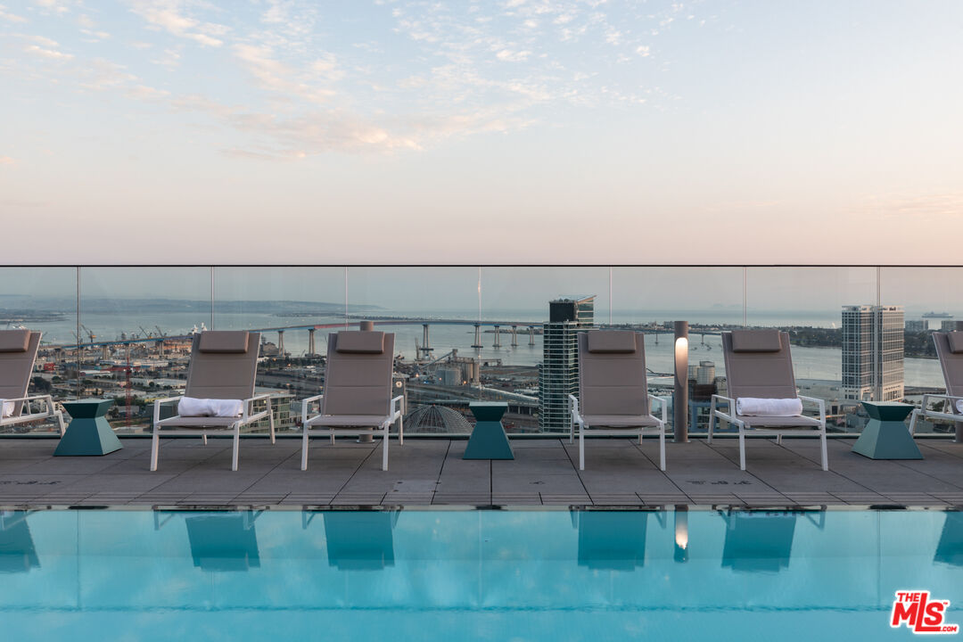 601 Eleventh Unit: PH 3301