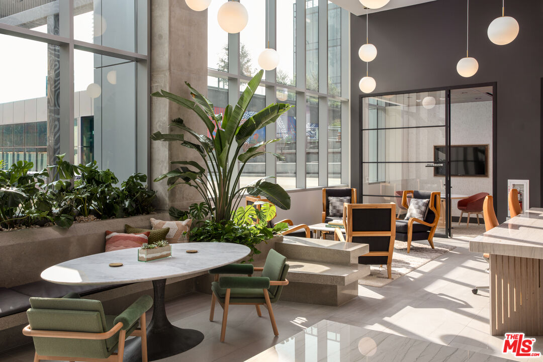 601 Eleventh Unit: PH 3301