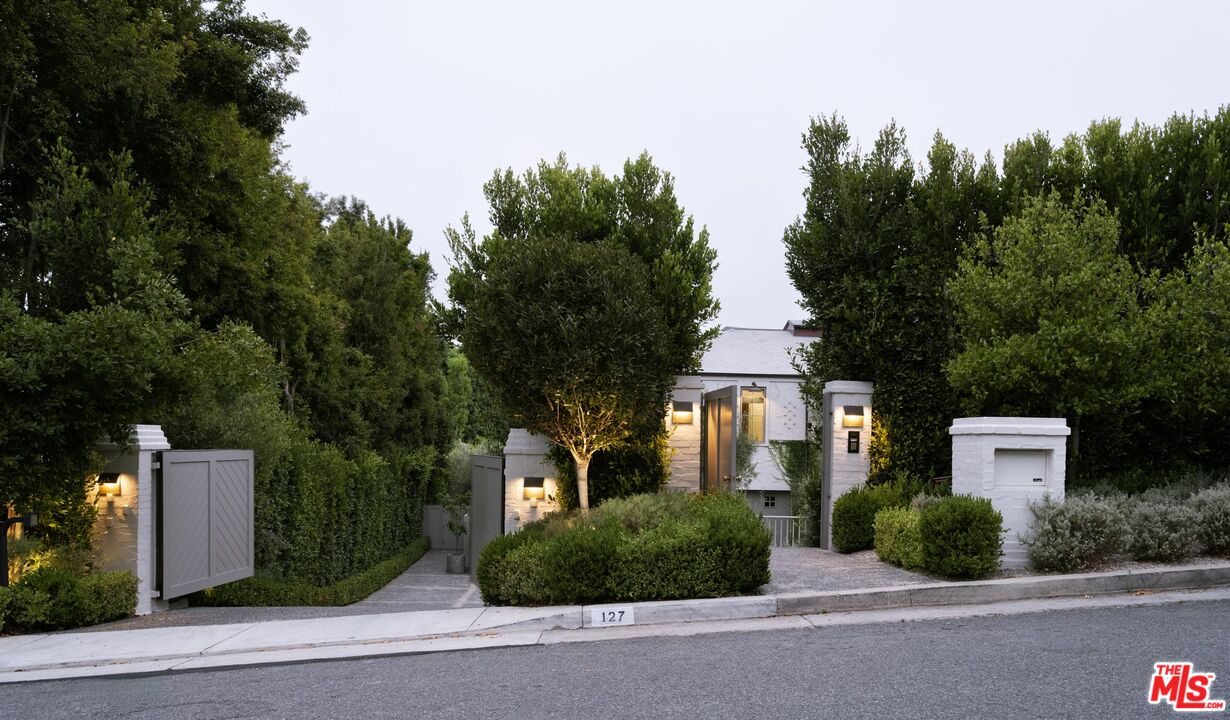 127 S Burlingame Ave