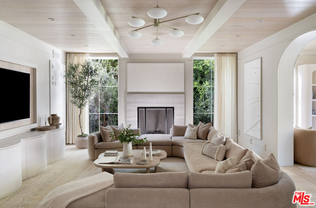 127 S Burlingame Ave