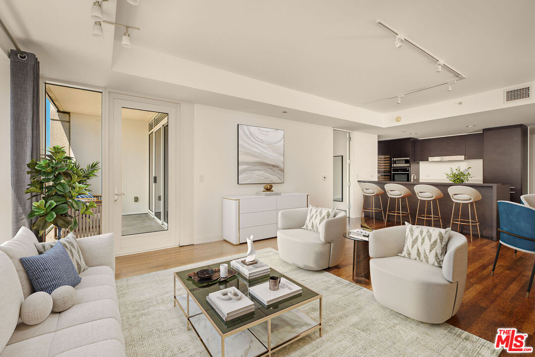 6250 Hollywood Blvd Unit: 10J