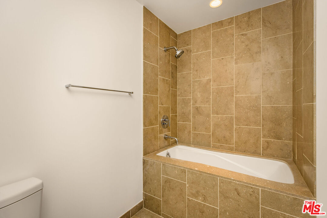 6250 Hollywood Blvd Unit: 10J