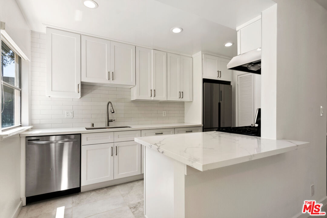 3635 Kalsman Dr Unit: 2