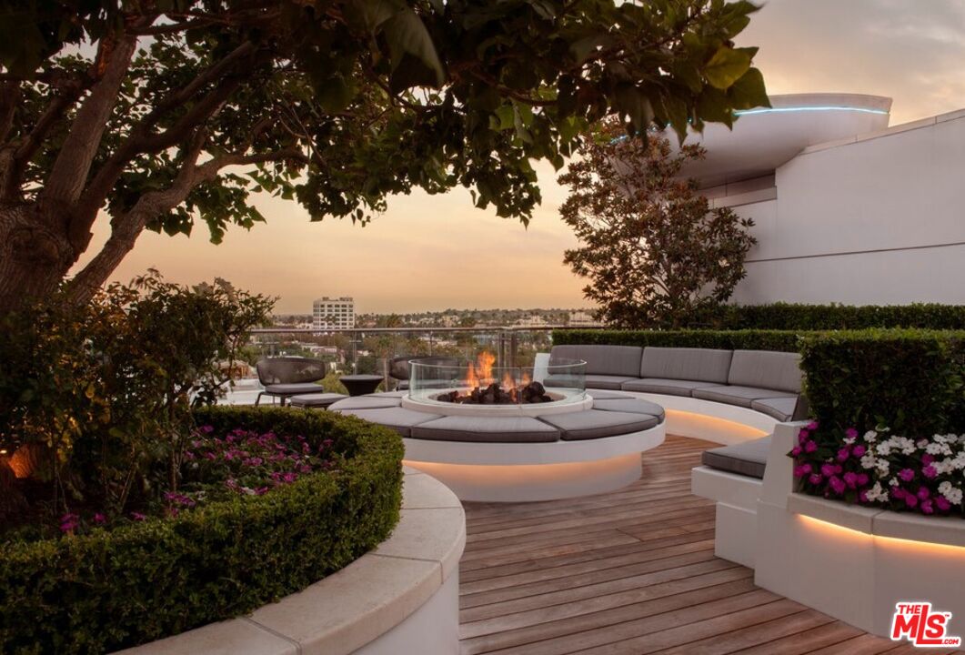 8500 Burton Way Unit: PH 808