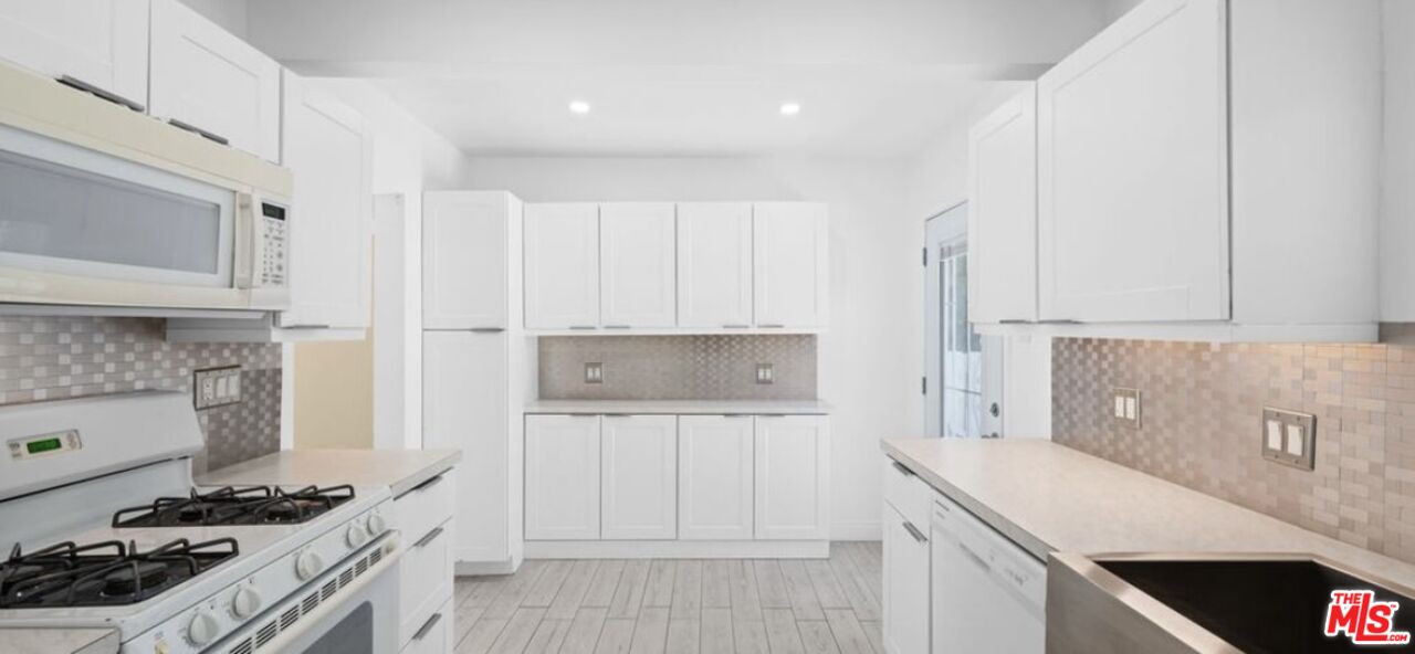 1149 N Poinsettia Pl