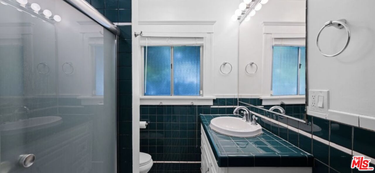 1149 N Poinsettia Pl