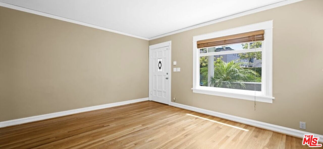 1149 N Poinsettia Pl