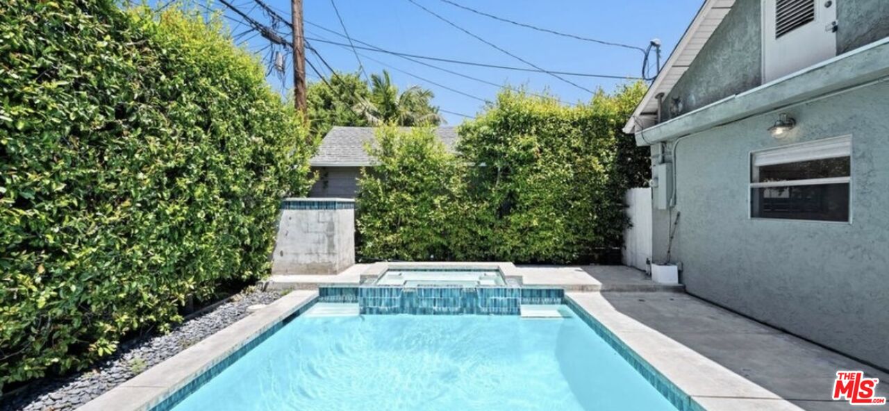 1149 N Poinsettia Pl