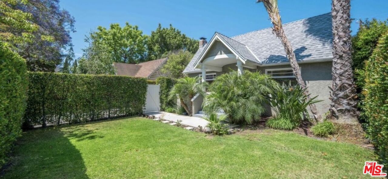 1149 N Poinsettia Pl