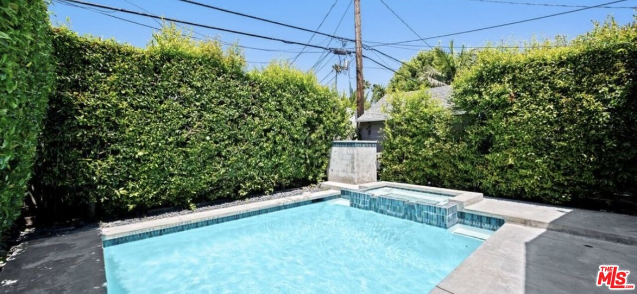 1149 N Poinsettia Pl