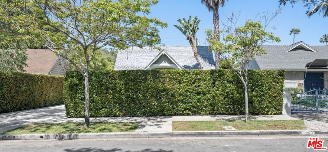 1149 N Poinsettia Pl