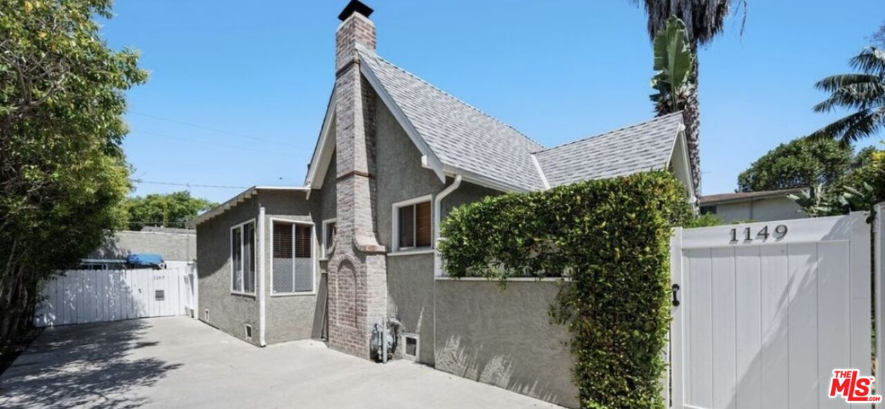 1149 N Poinsettia Pl