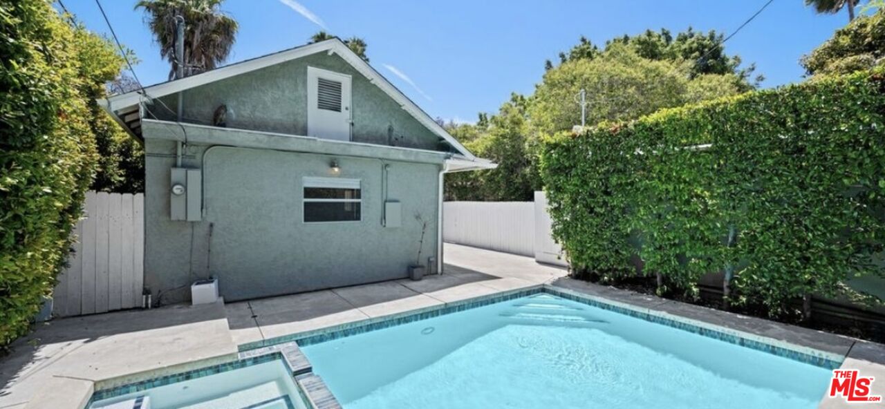 1149 N Poinsettia Pl