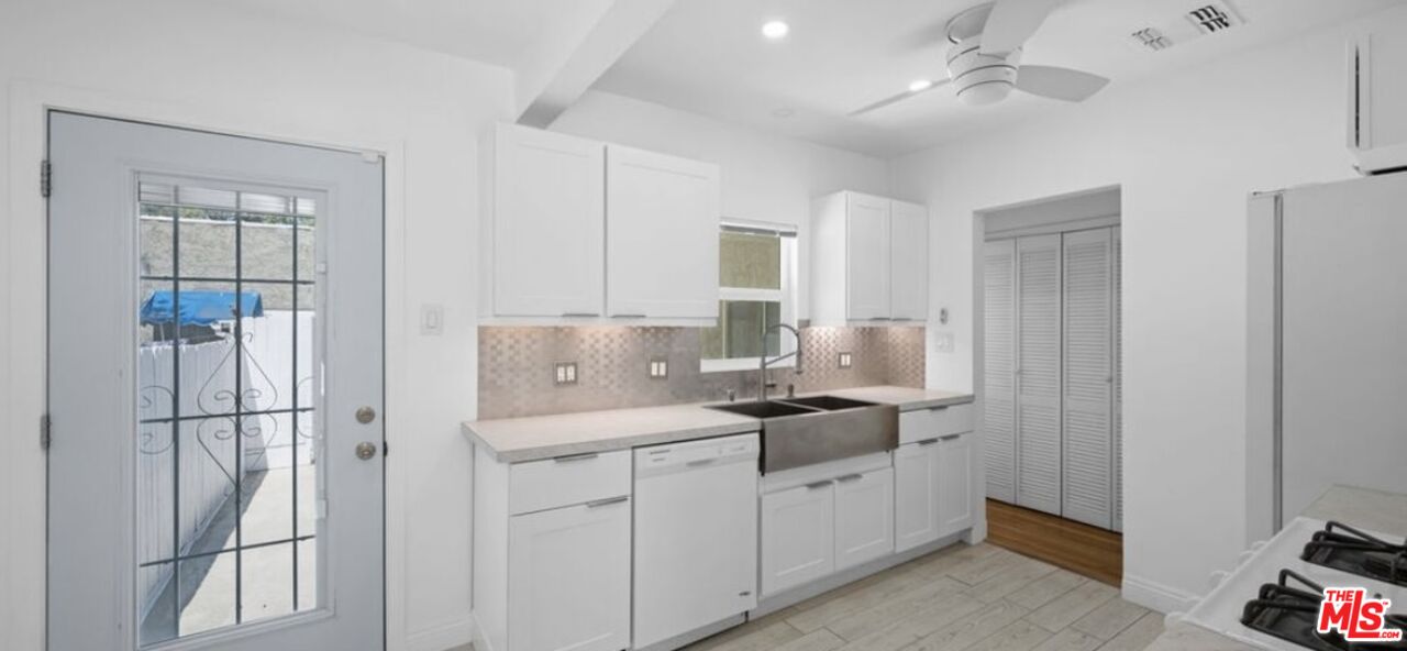 1149 N Poinsettia Pl