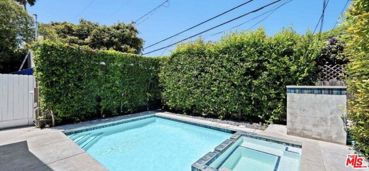 1149 N Poinsettia Pl