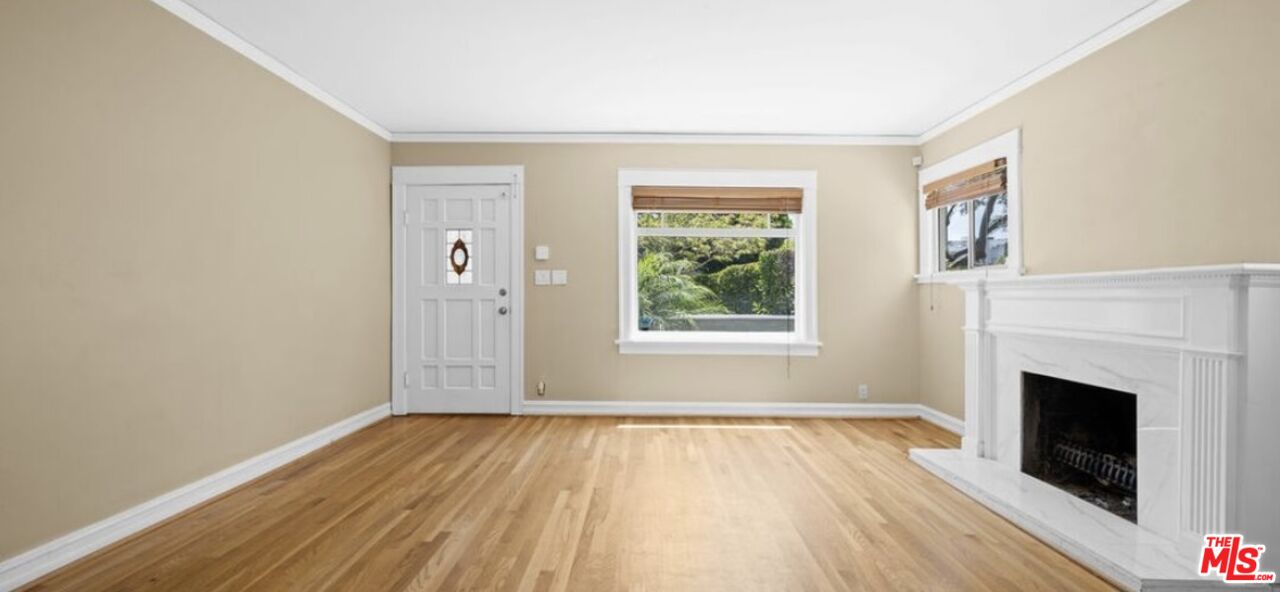 1149 N Poinsettia Pl