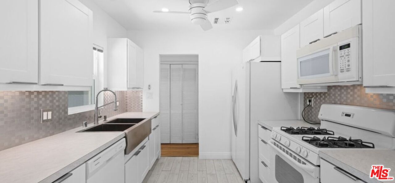 1149 N Poinsettia Pl