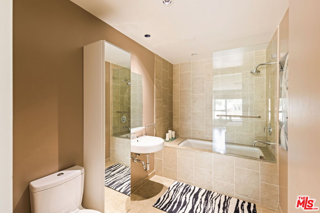 6250 Hollywood Blvd Unit: 8A