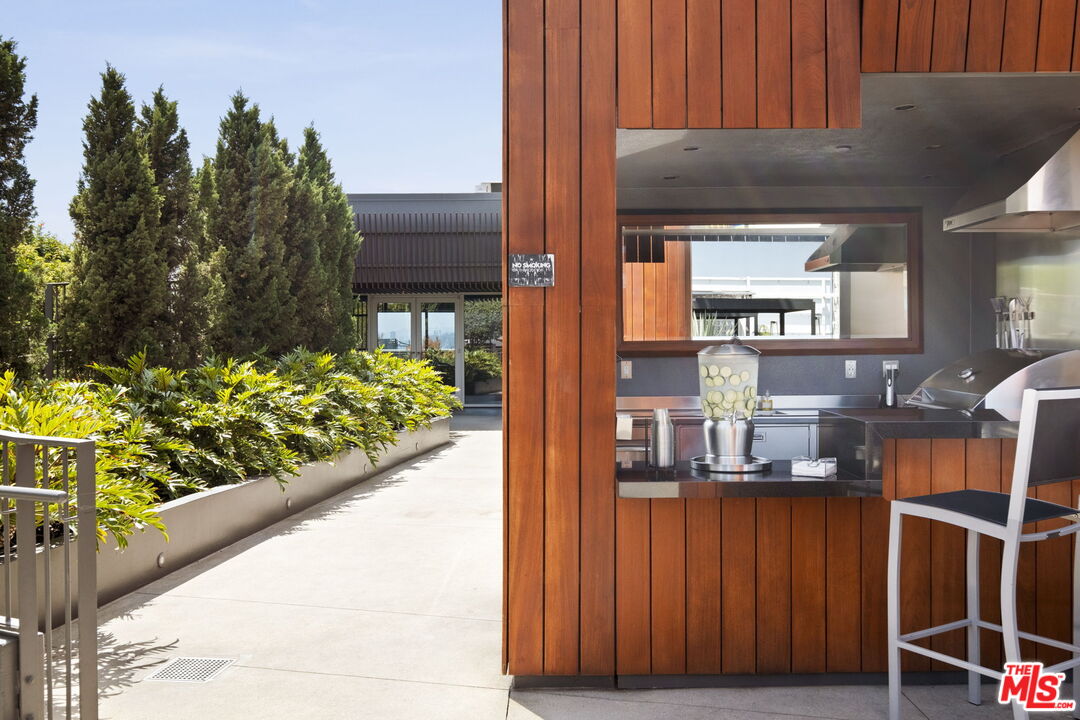 6250 Hollywood Blvd Unit: 8A