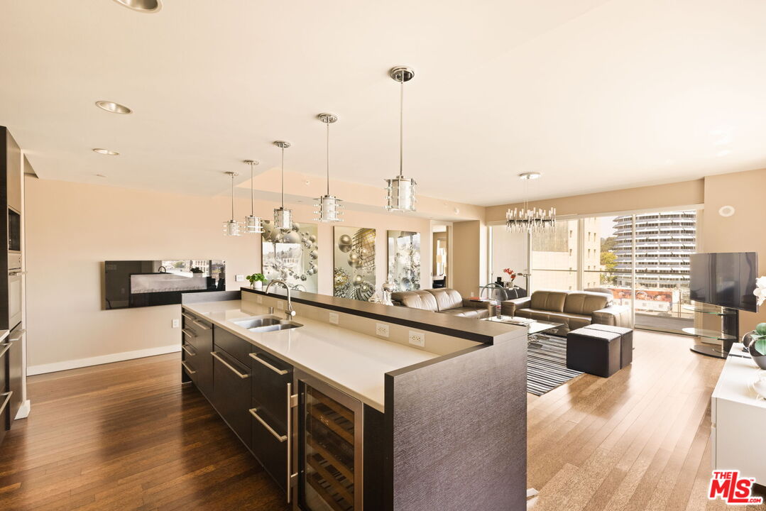 6250 Hollywood Blvd Unit: 8A