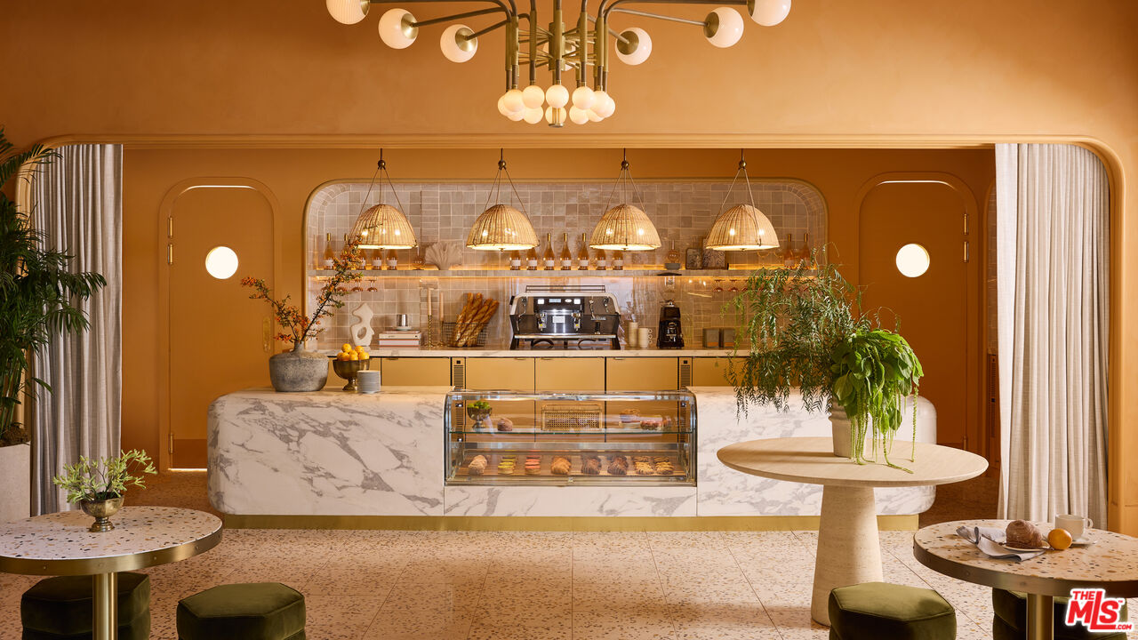 6250 Hollywood Blvd Unit: 8A