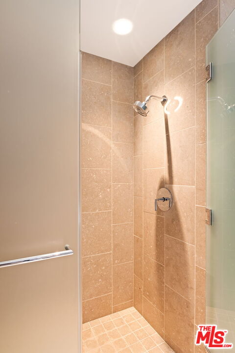 6250 Hollywood Blvd Unit: 8A