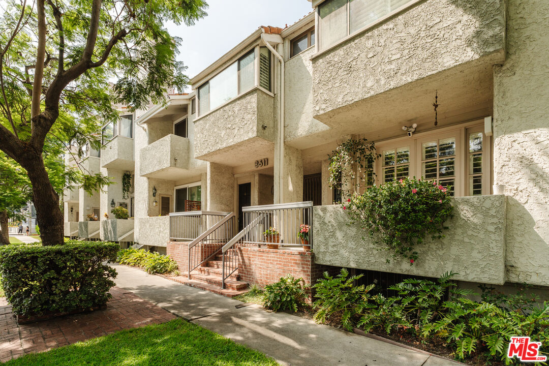 8611 Burton Way Unit: 5