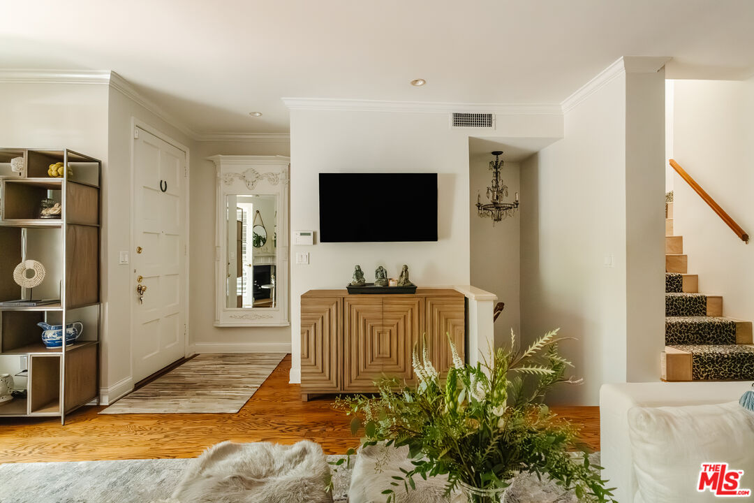 8611 Burton Way Unit: 5