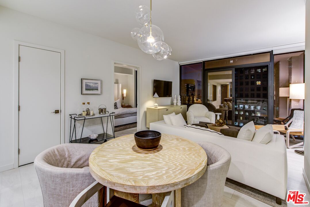 801 S OLIVE ST Unit: PH 2