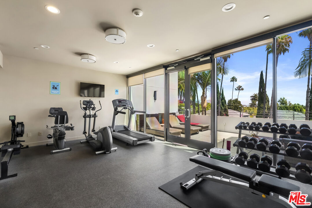 447 N Doheny Dr Unit: 302