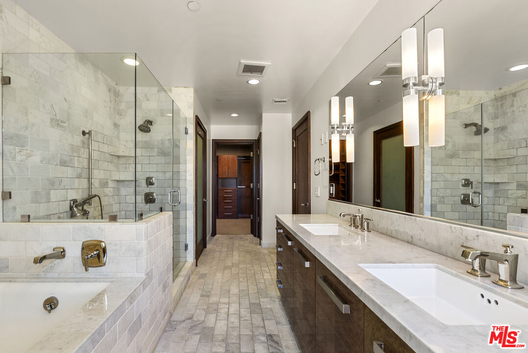 447 N Doheny Dr Unit: 302