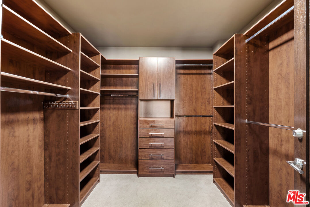 447 N Doheny Dr Unit: 302