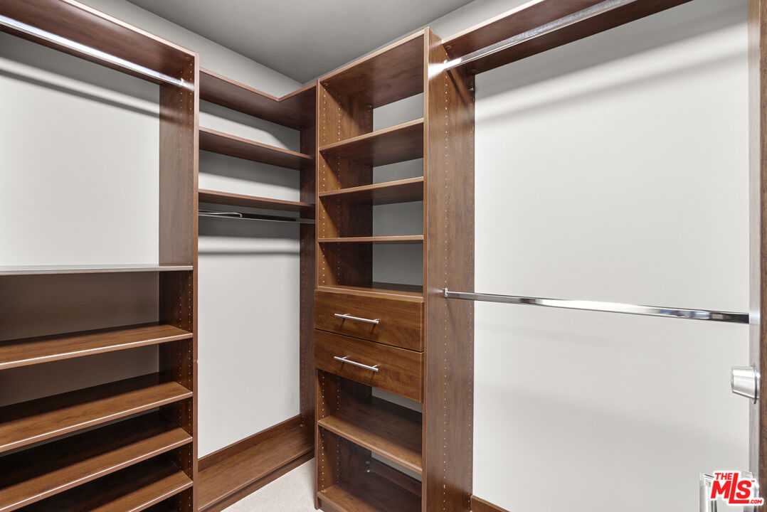 447 N Doheny Dr Unit: 302