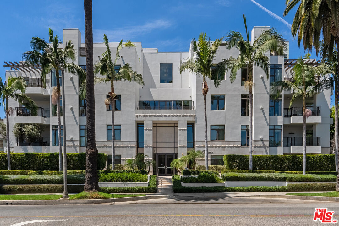 447 N Doheny Dr Unit: 302