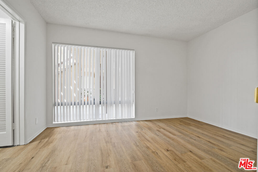 1140 N Clark St Unit: 206