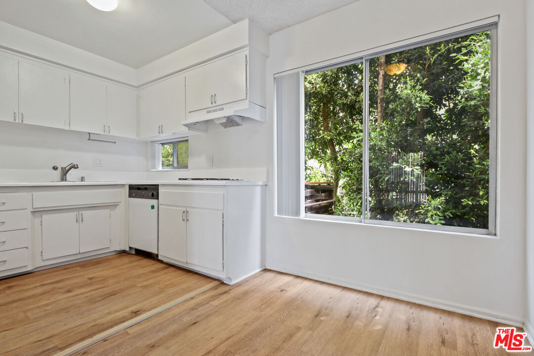 1140 N Clark St Unit: 206