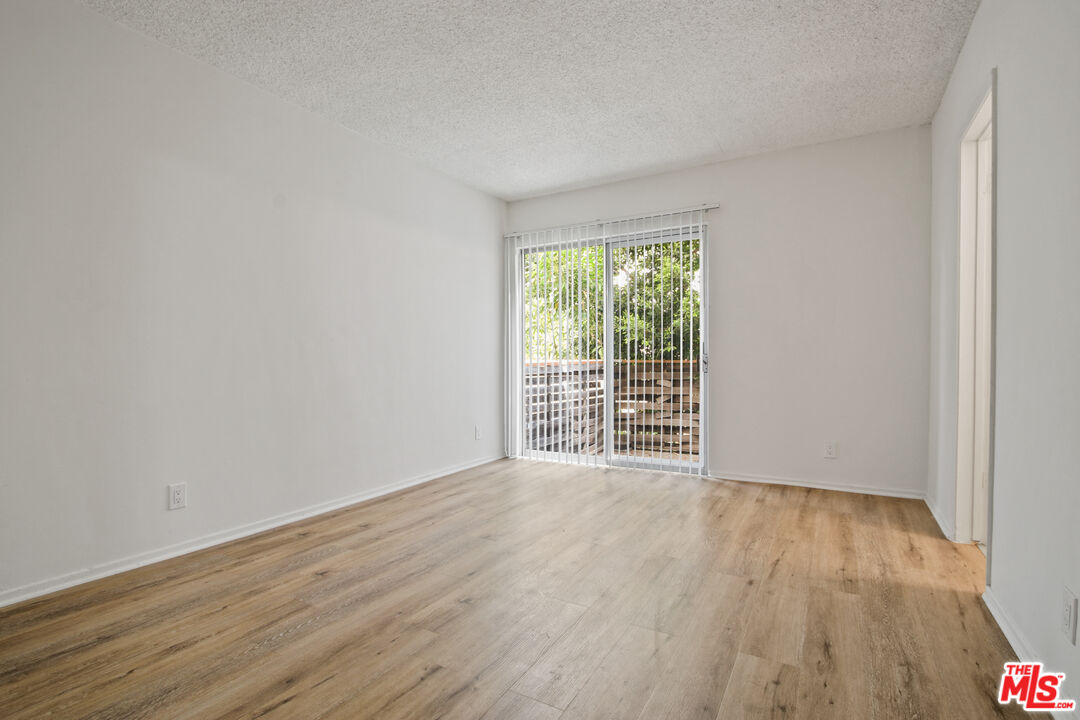 1140 N Clark St Unit: 206