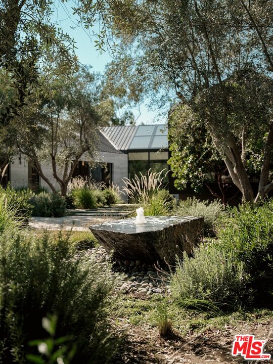 2555 La Mesa Dr