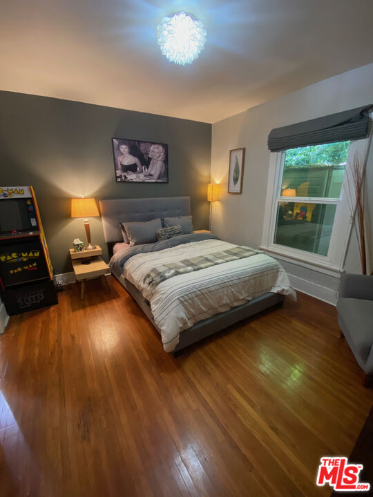 1202 N Poinsettia Pl