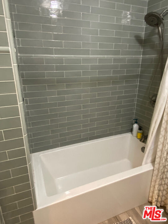 1202 N Poinsettia Pl