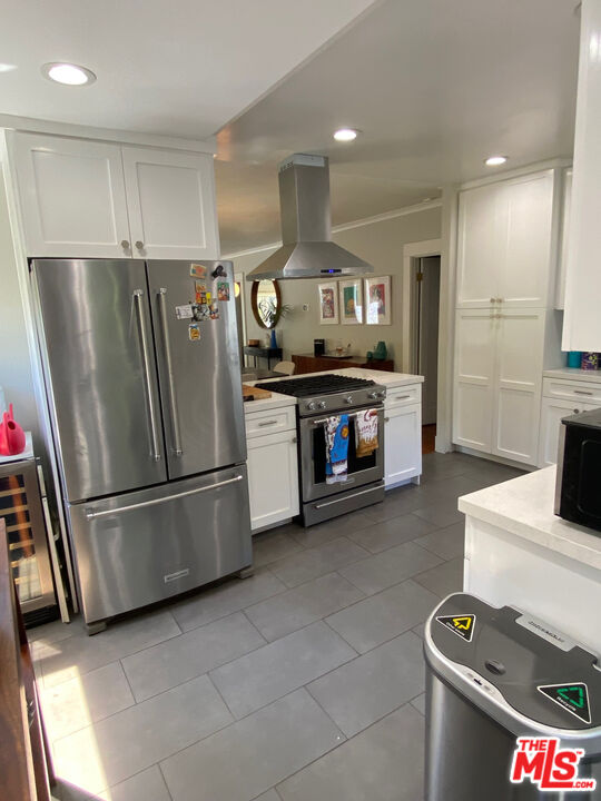 1202 N Poinsettia Pl