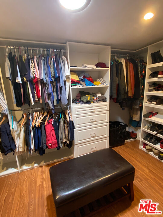 1202 N Poinsettia Pl