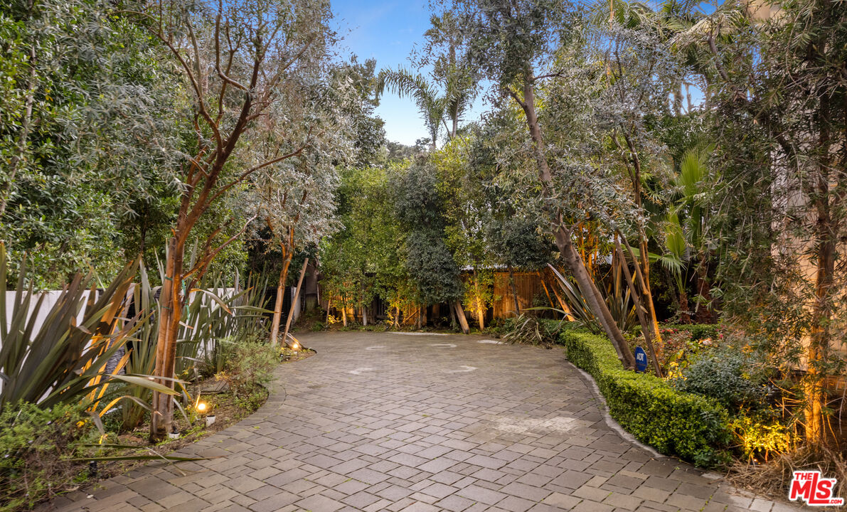 1836 Laurel Canyon Blvd