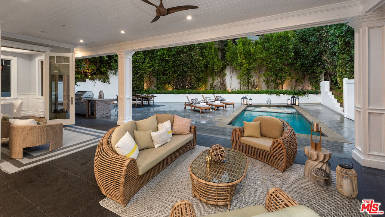 1836 Laurel Canyon Blvd