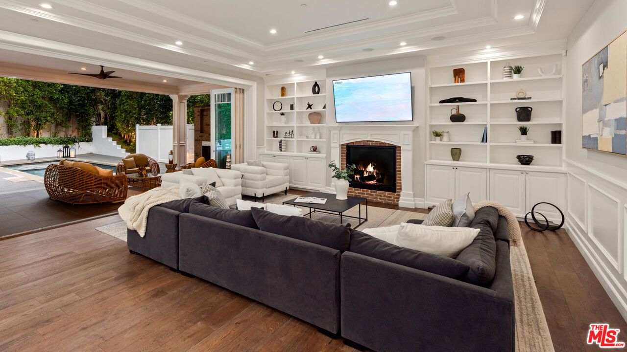 1836 Laurel Canyon Blvd