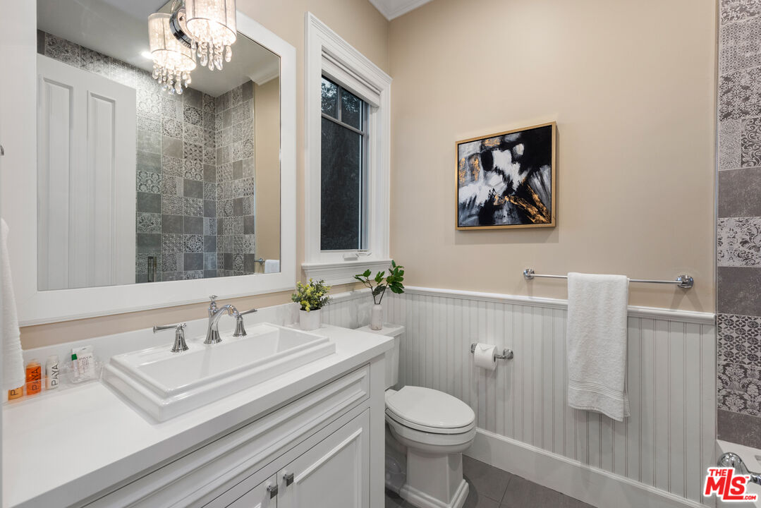 1836 Laurel Canyon Blvd