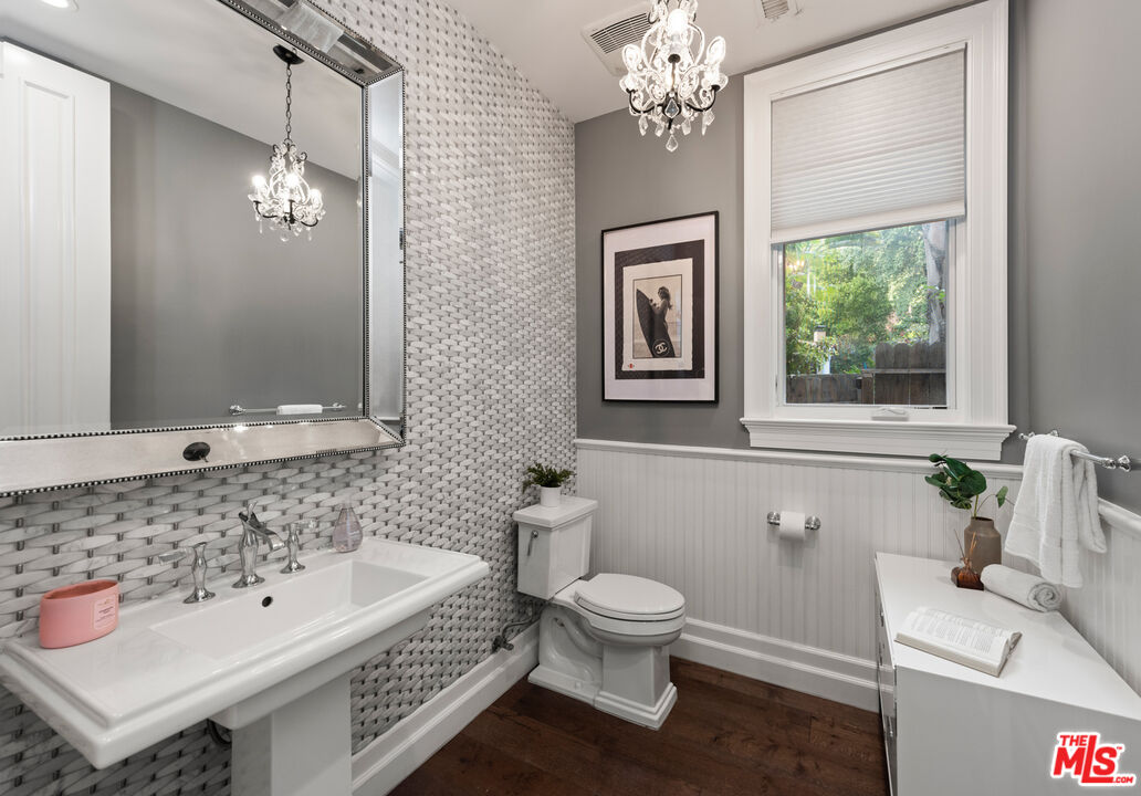 1836 Laurel Canyon Blvd