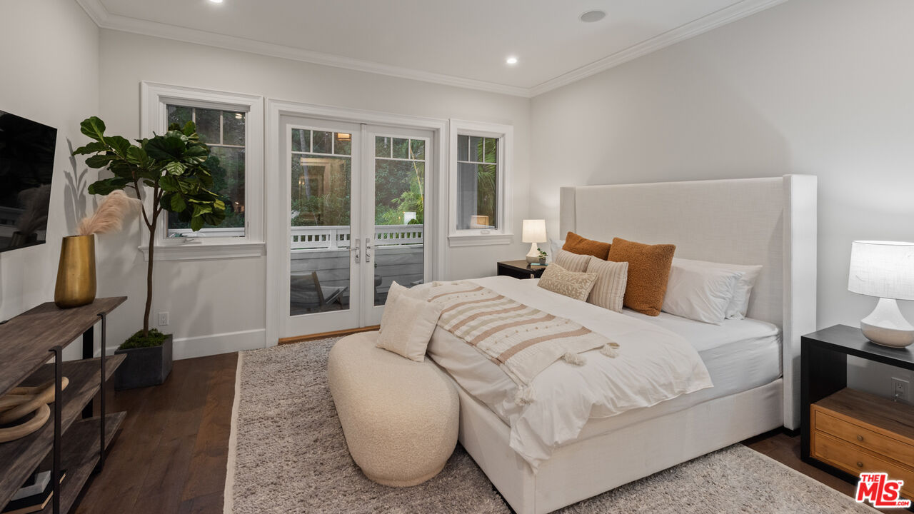 1836 Laurel Canyon Blvd