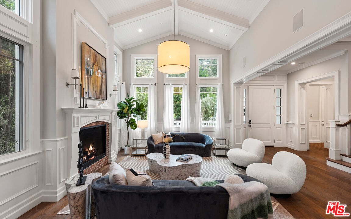 1836 Laurel Canyon Blvd