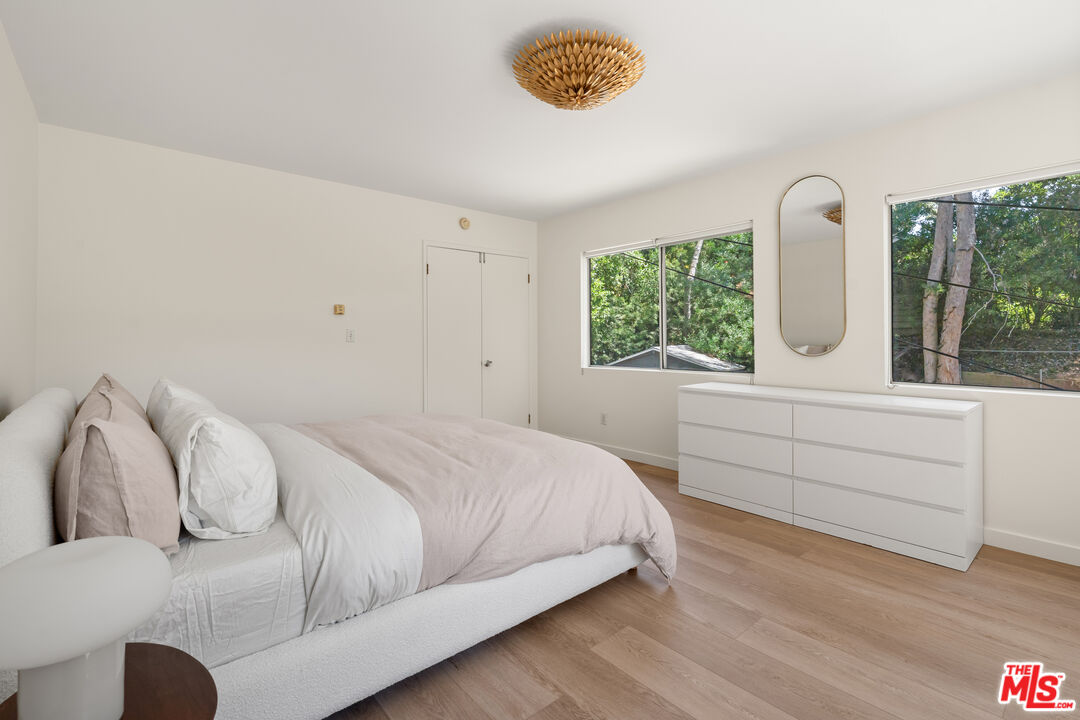 8301 Lookout Mountain Ave